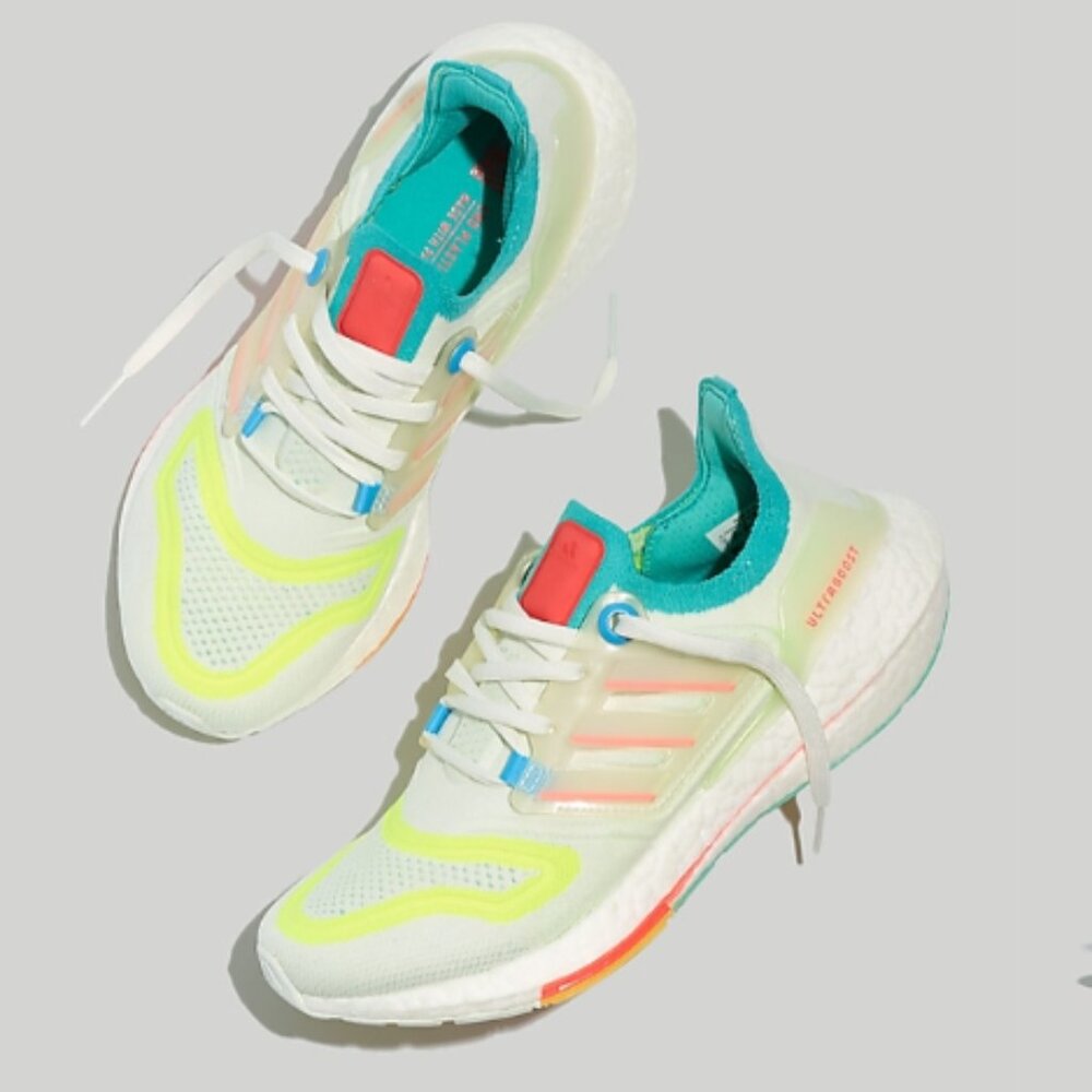 Adidas Ultraboost 22 Sneakers (GX8015)